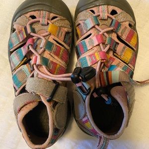 GUC Girls Keen shoes size 10 no box (color: light pink)